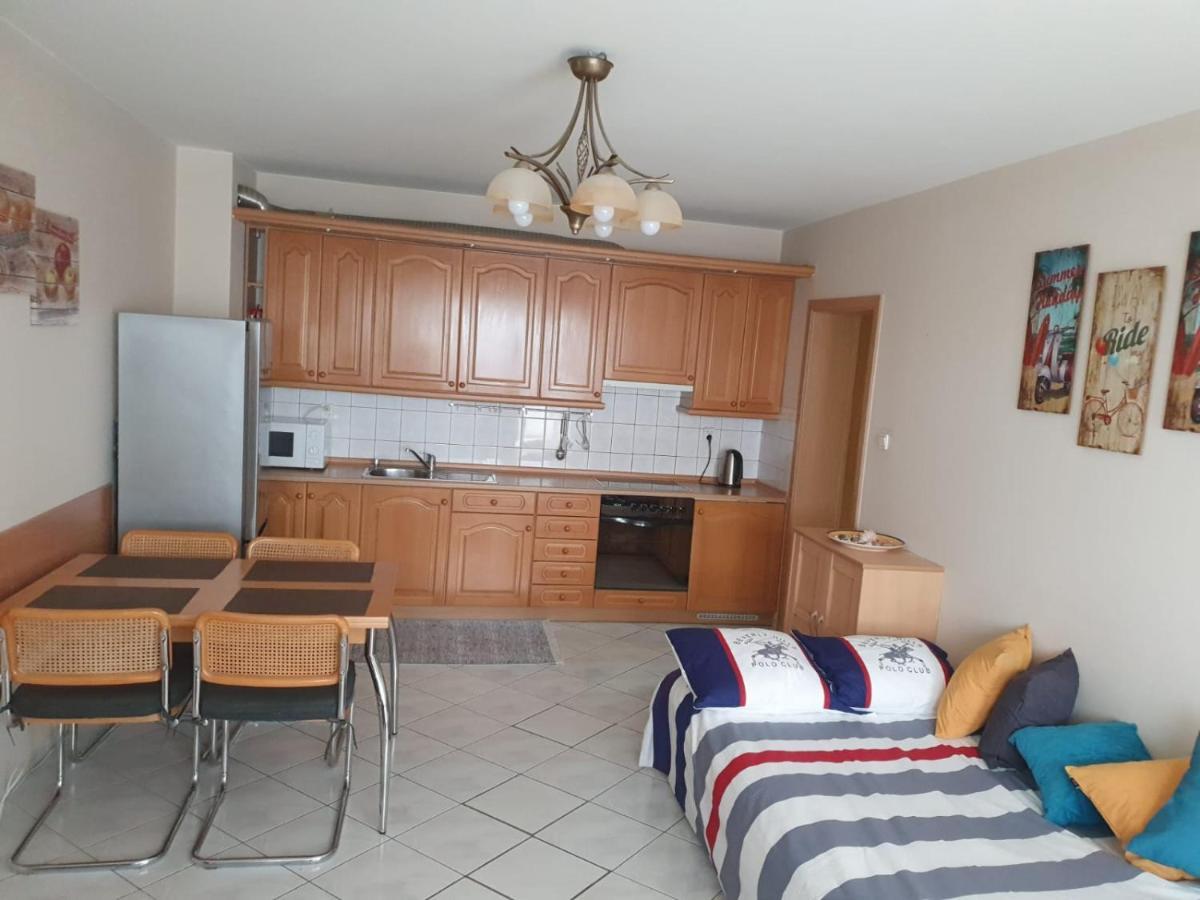 Apartament Koala Kolobrzeg, 50 M Do Plazy, Garaz-Po Wczesniejszej Rezerwacji U Wlascicieli, Wifi, Mile Widziane Czworonogi Bagian luar foto