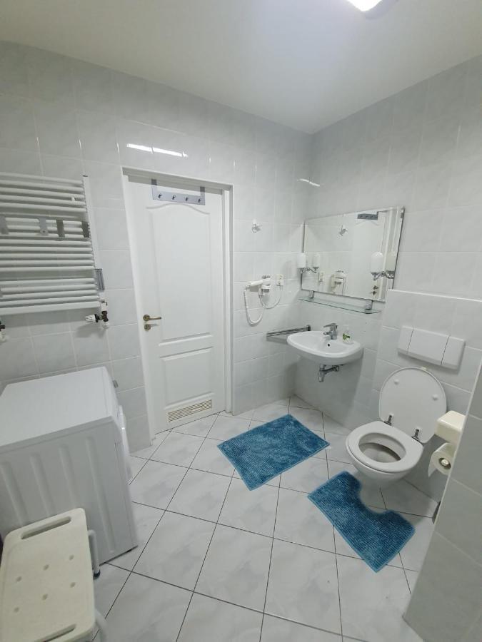 Apartament Koala Kolobrzeg, 50 M Do Plazy, Garaz-Po Wczesniejszej Rezerwacji U Wlascicieli, Wifi, Mile Widziane Czworonogi Bagian luar foto